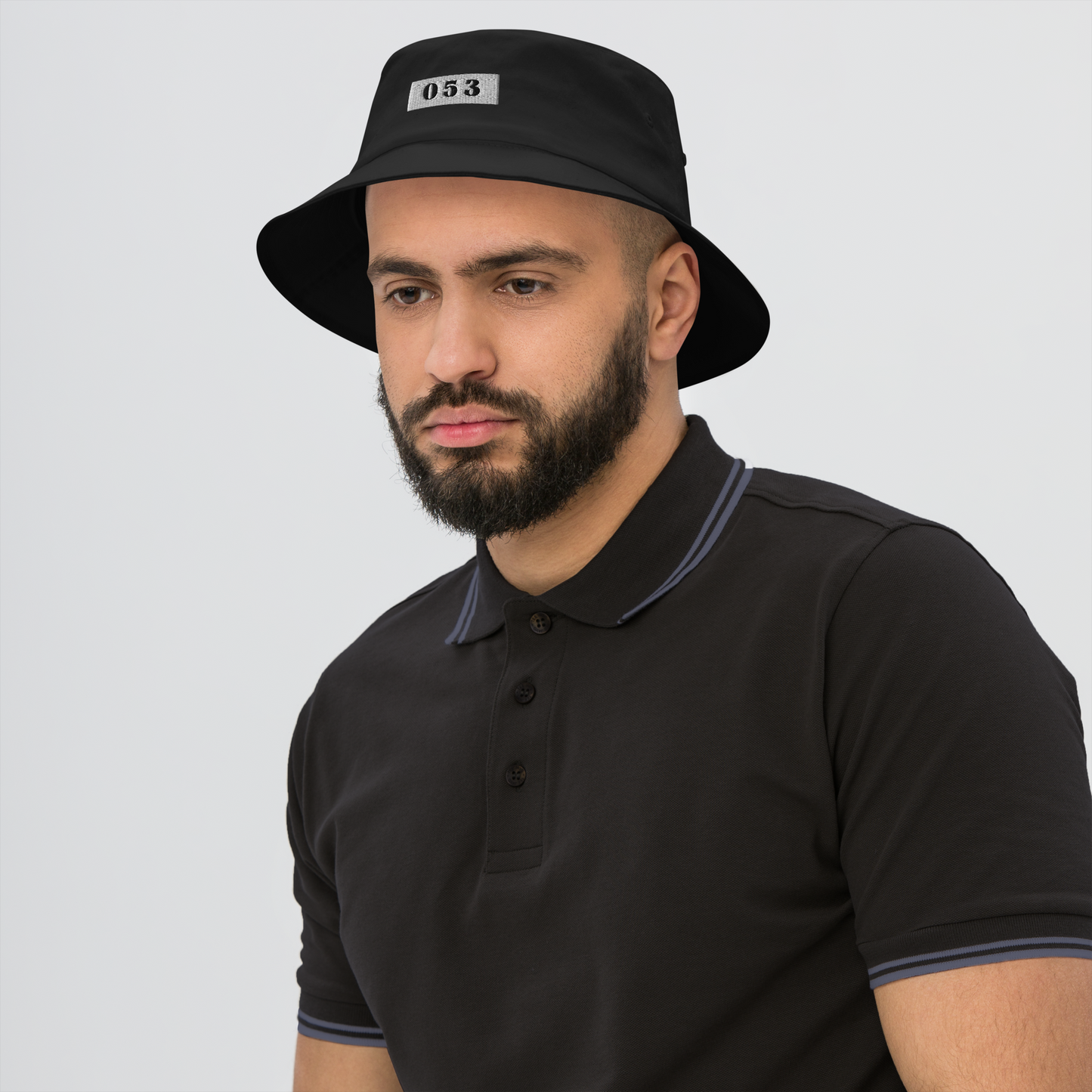 053 BUCKET HAT MAN 1